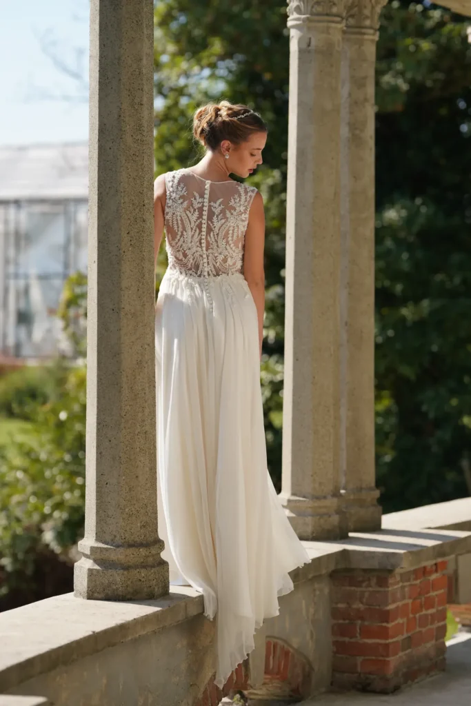 abito sposa scivolato creponne pizzo ricamo perline rug 020 2 Sara Radice