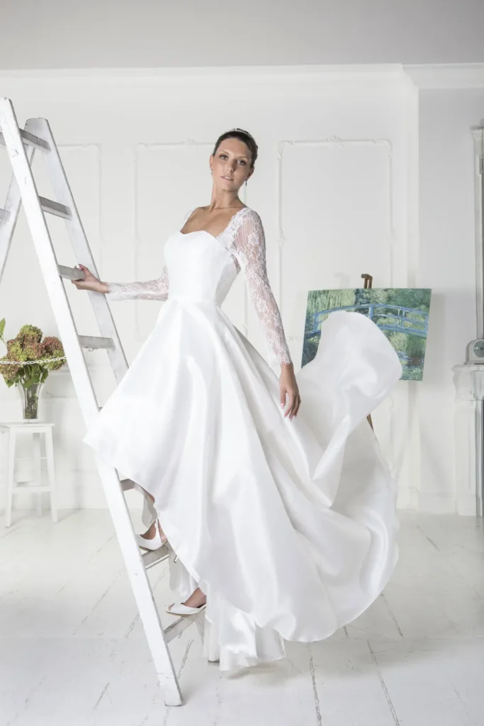 abito sposa corto e pantalone pizzo chantilly taffeta par 062 4 PAR 062 Sara Radice Boutique