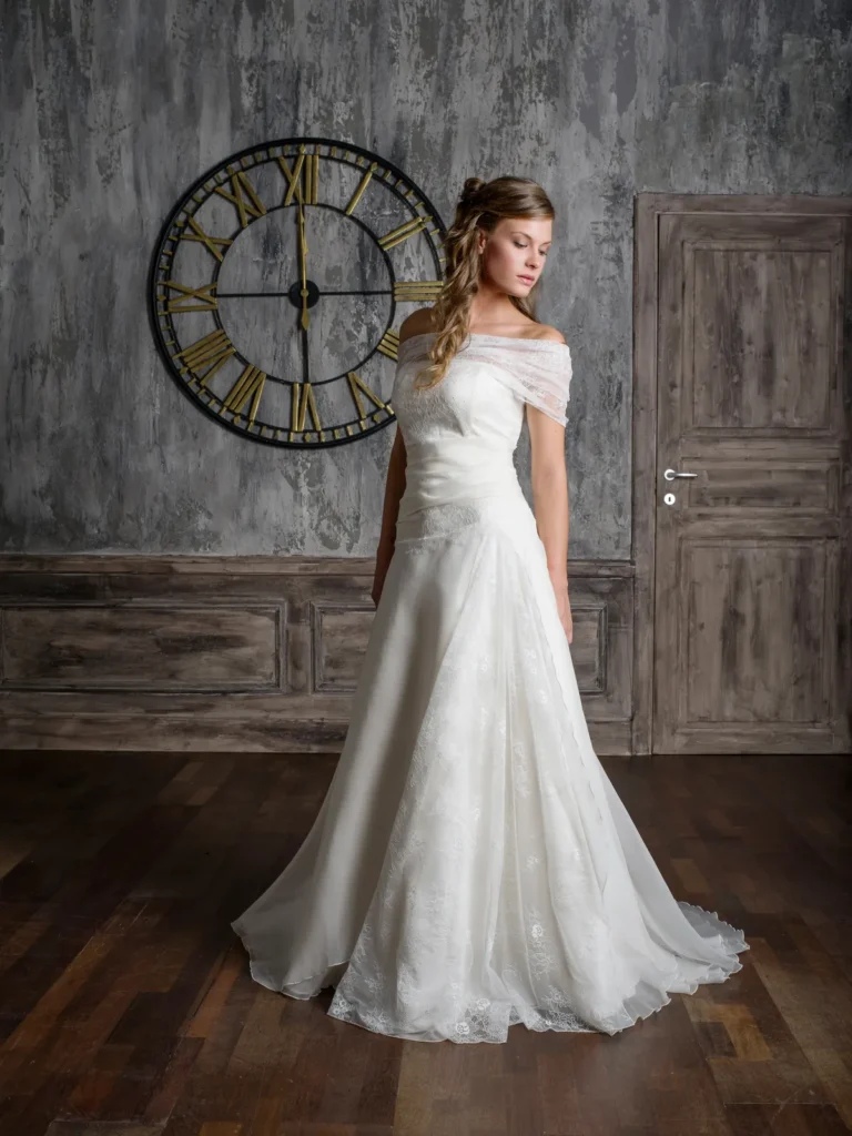 abito sposa scivolato organza pizzo chantilly zuc 066 2 Sara Radice