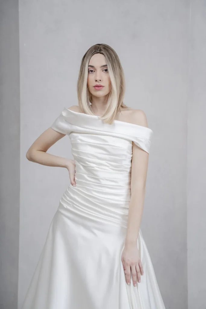 abito sposa duchesse scollo omerale balza asimmetrica 1 col 080 sara radice