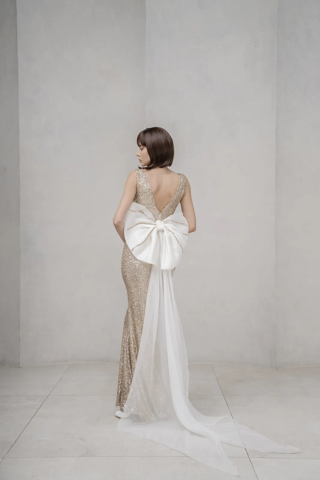 abito sposa sirena oro paillette cintura organza fiocco 4 col 074 sara radice